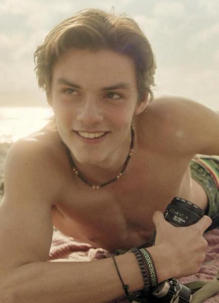 Louis Partridge Nude Scenes 66839