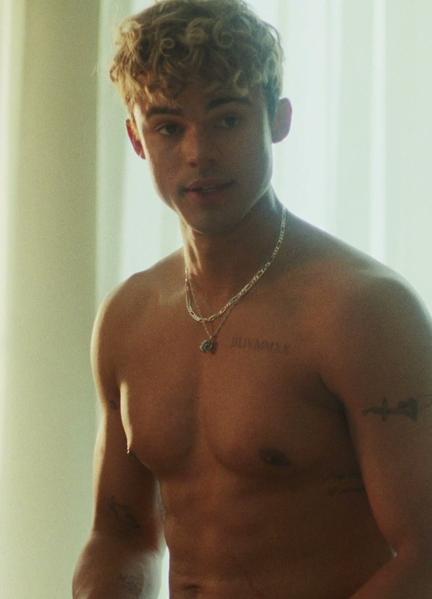 Sexy Matthew Broome 68036