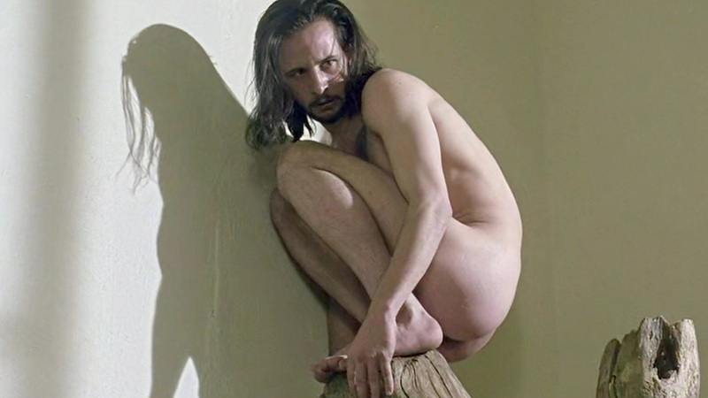 Axel Jodorowsky Naked in Santa Sangre. Butt, Shirtless, barefoot, in a tree. 152942