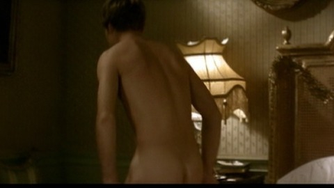 Jude Law Naked in Wilde. Butt, Gay, Shirtless. 811