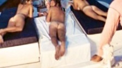 Hugo Stiglitz Nude in Tintorera. Butt. 39124