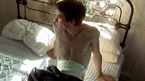 Sexiest Cillian Murphy Scene in 28 Days Later.... Shirtless. 31