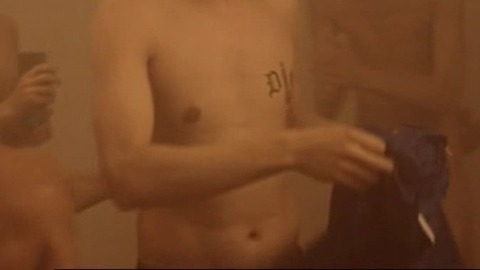 Bas Muijs in Voetbalvrouwen (2008) Sexy Shirtless 23360