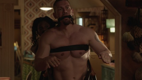 Shameless's Sexiest Scenes with Steve Howey. Shirtless. 74484
