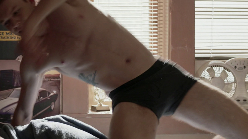 Hottest Cameron Monaghan Scene in Shameless. Shirtless, Underwear. 76526