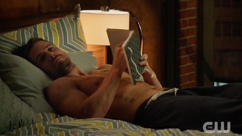 Stephen Amell in Arrow (2012-2019) Sexy Shirtless 45094