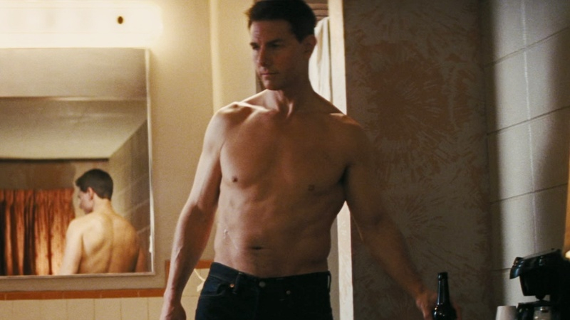 Sexiest Scenes of Jack Reacher from Jack Reacher. Shirtless, abs, beer. 3191