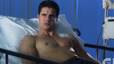 Robbie Amell in The Tomorrow People (2013-2014) Shirtless 13386