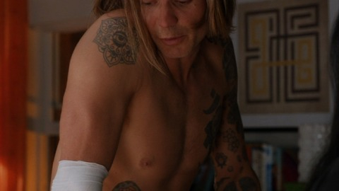 Hottest Timothy Olyphant Scene in The Mindy Project. Shirtless. 11192
