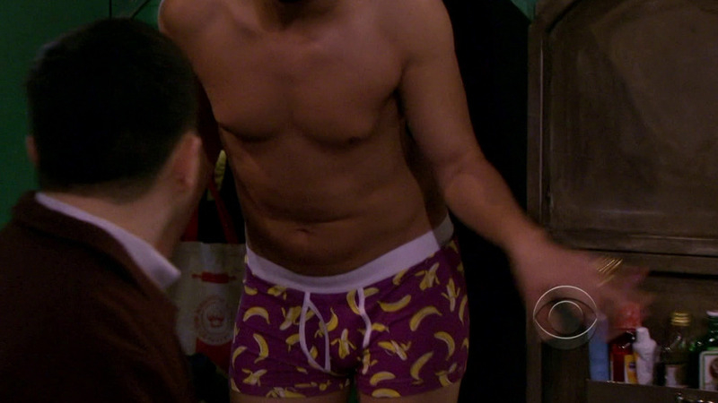 Hottest Eric André Scene in 2 Broke Girls. Shirtless, Underwear. 13844