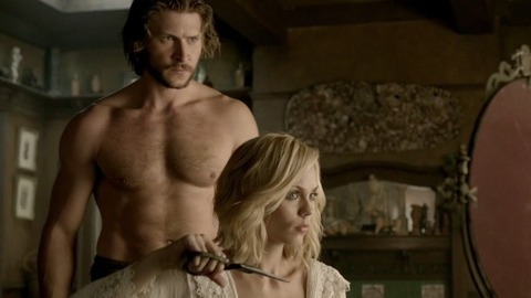 Sexiest Scenes of Dr. Clayton Danvers from Bitten. Shirtless. 33569