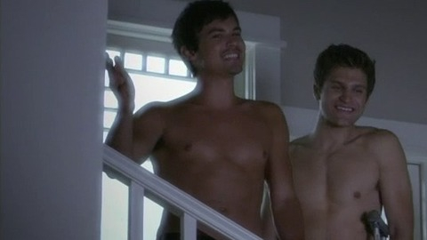 Tyler Blackburn in Pretty Little Liars (2010-2017) Sexy Shirtless Underwear 28544