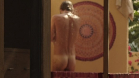 Ebon Moss-Bachrach in Girls (2012-2017) Butt 64444