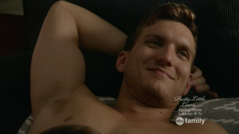 Hottest Leo Hendrie Scenes. Sexy, Shirtless, Straight. 33645