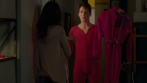 Miles Teller in Two Night Stand (2014) Bulge Sexy 31543