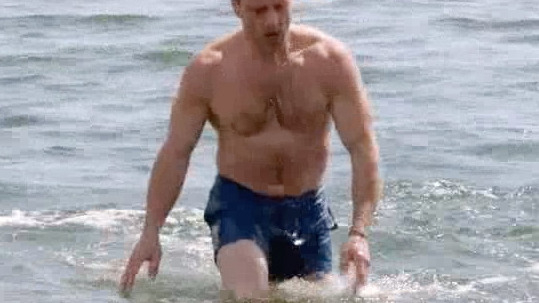 Sexiest Hendrik Duryn Scene in Inga Lindström. Shirtless, Bathing Suit, Bulge. 31861