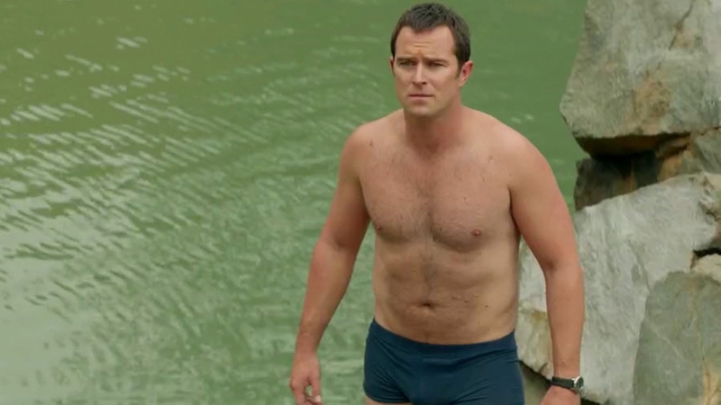 Kill Me Three Times's Sexiest Scenes with Sullivan Stapleton. Bulge, Shirtless, Underwear. 33774