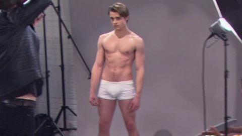Austin Falk in 2 Broke Girls (2011-2017) Bulge Shirtless Underwear 35556