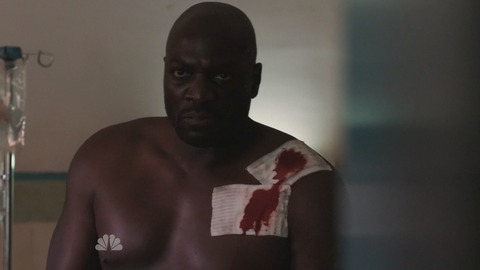 Adewale Akinnuoye-Agbaje in American Odyssey (2015) Shirtless 35770