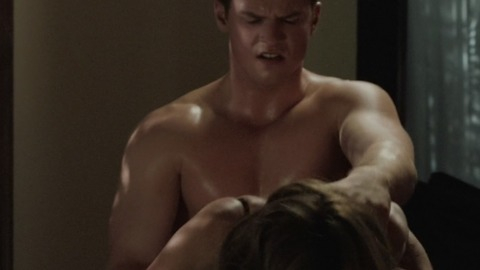 Freddie Stroma in UnREAL (2015-2019) Shirtless Straight 37271