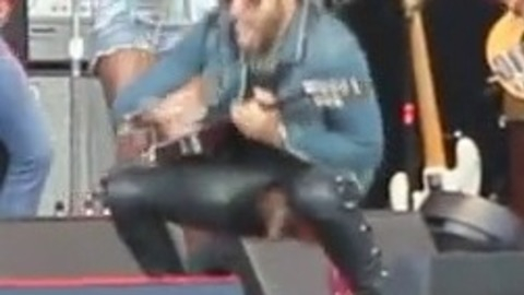 Lenny Kravitz in American Woman (Live at Gröna Lund, Stockholm) (2015) Penis Sexy 40580