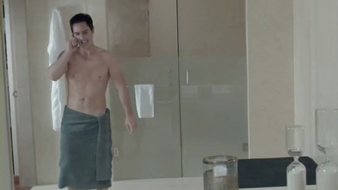 Mauricio Ochmann in A la mala (2015) Shirtless Sexy 40607