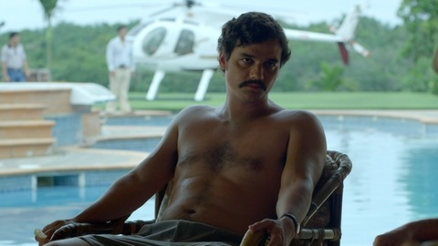 Narcos's Sexiest Scenes with Wagner Moura. Shirtless. 58704