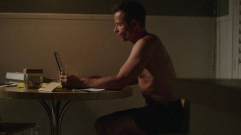 Guy Pearce in Results (2015) Sexy Shirtless 42885
