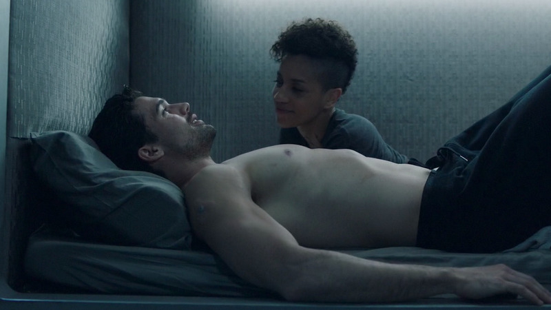 Sexiest Scenes of Jim Holden from The Expanse. Shirtless, in bed, lying down. 67055