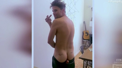 Tom Schwartz in Vanderpump Rules (2013) Butt Shirtless 62614