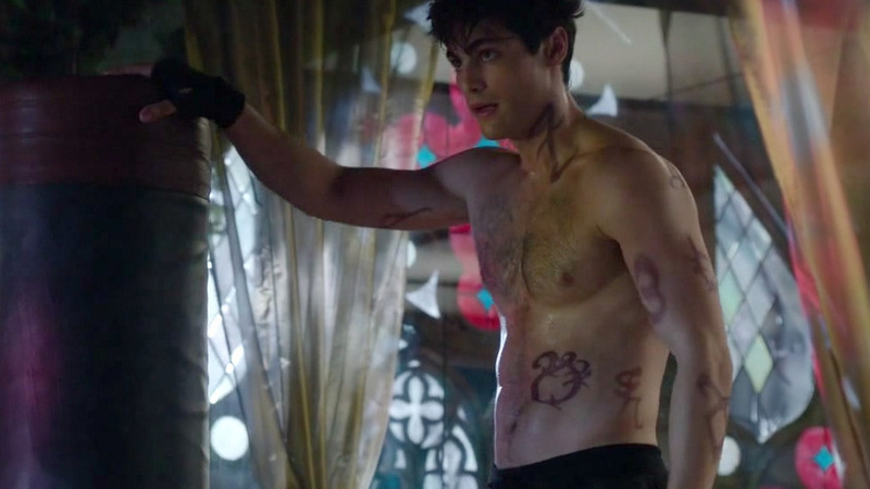 Shadowhunters's Sexiest Scenes with Matthew Daddario. Sexy, Shirtless. 50172