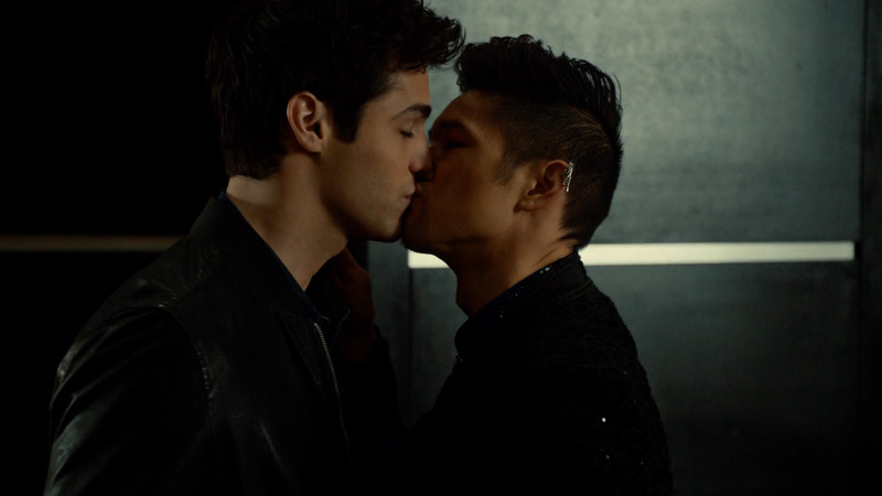 Sexiest Magnus Bane Scenes. Gay. 71128