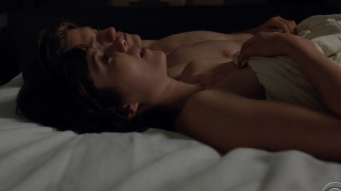 Aaron Tveit in BrainDead (2016) Shirtless Straight 59093