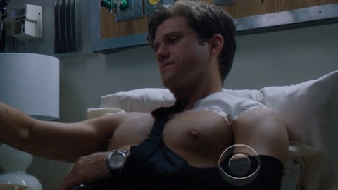 Aaron Tveit in BrainDead (2016) Shirtless 59091