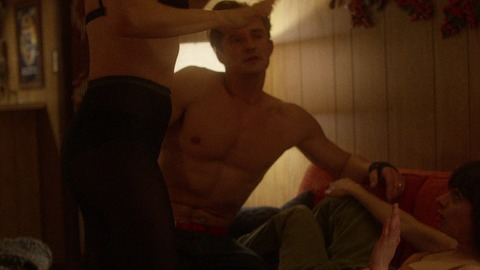 Orlando Bloom in Easy (2016-2019) Shirtless Couch Ffm 59702