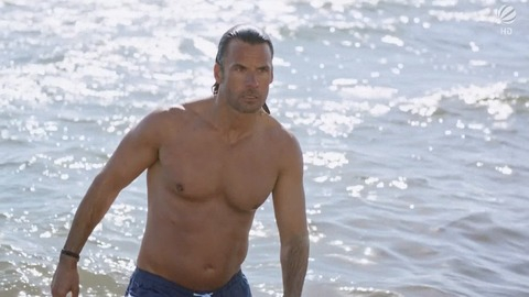 Stephan Luca in Verdammt verliebt auf Malle (2016) Shirtless 60798