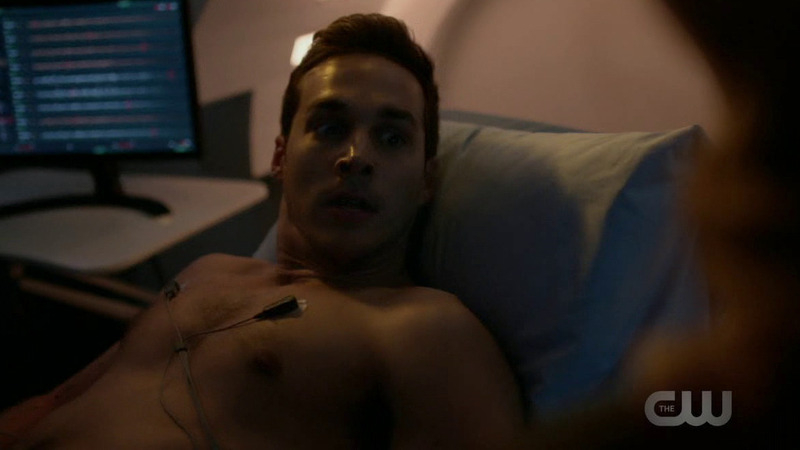 Sexiest Scenes of Mon-El from Supergirl. Shirtless. 60881