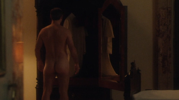 Jude Law Naked as Lenny Belardo / Pope Pius XIII. Butt, Shirtless. 70899