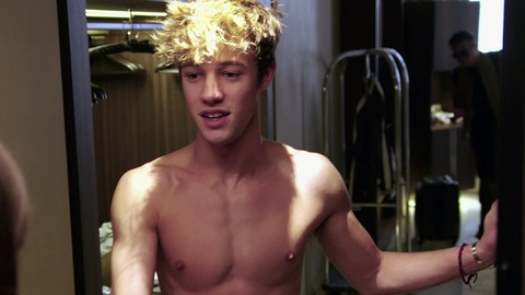 Cameron Dallas in Chasing Cameron (2016) Shirtless 64454