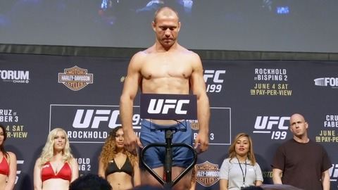 Donald Cerrone in It's Always Sunny in Philadelphia (2005-2019) Shirtless Underwear 65542