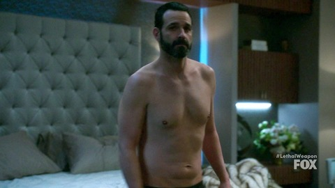Rob Evors in Lethal Weapon (2016-2018) Sexy Shirtless 65571