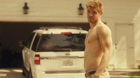 Alex Roe in Rings (2017) Shirtless 70204