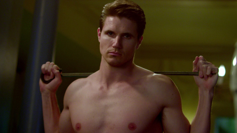 Sexiest Robbie Amell Scene in The Babysitter. Shirtless. 75049