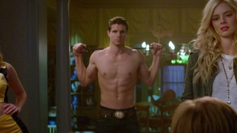 Robbie Amell in The Babysitter (2017) Shirtless 75051