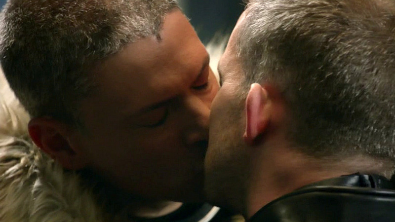 Sexiest Scenes of Leonard "Leo" Snart/Citizen Cold from Legends of Tomorrow. Gay, Sexy, kissing, sfw. 76637