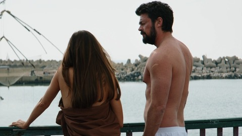 Karl Urban in Bent (2018) Shirtless 81664