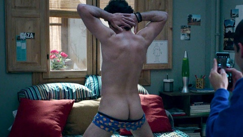 Itzan Escamilla Naked as Samuel García Domínguez. Butt, Underwear, cellphone, pic. 167469