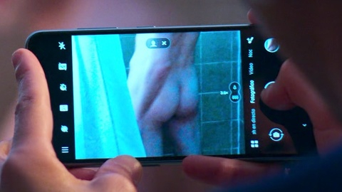 Itzan Escamilla Naked as Samuel García Domínguez. Butt, cellphone, pic. 167475