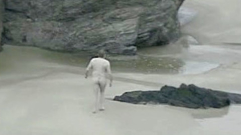 Nudes of Rory MacNeil from The Etruscan Smile. Butt, barefoot, beach. 134910