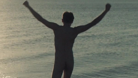 Jonah Hauer-King Nude as Andrius Aras. Butt, barefoot, beach. 94814